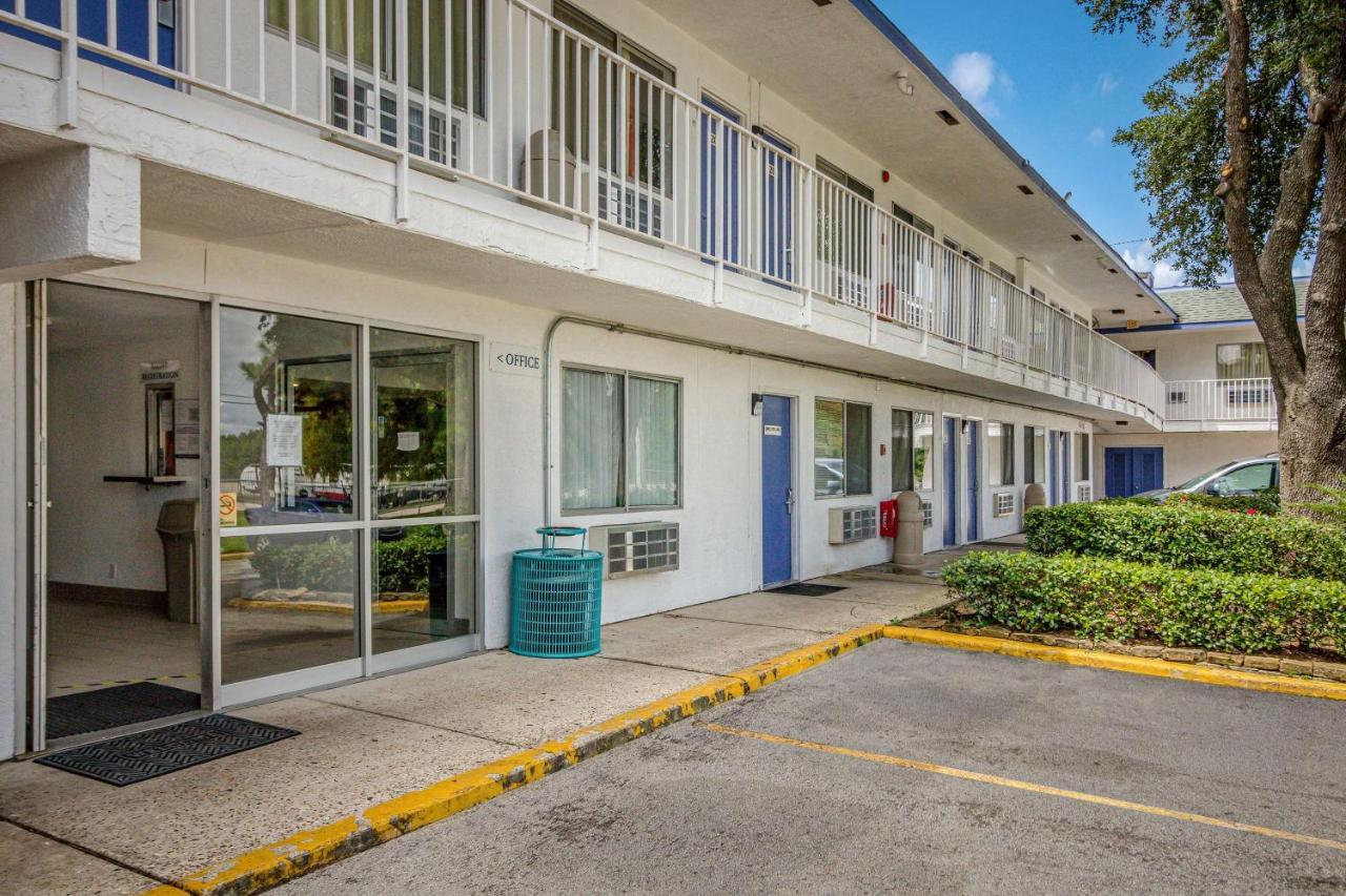 Motel 6-Conroe, TX Buitenkant foto
