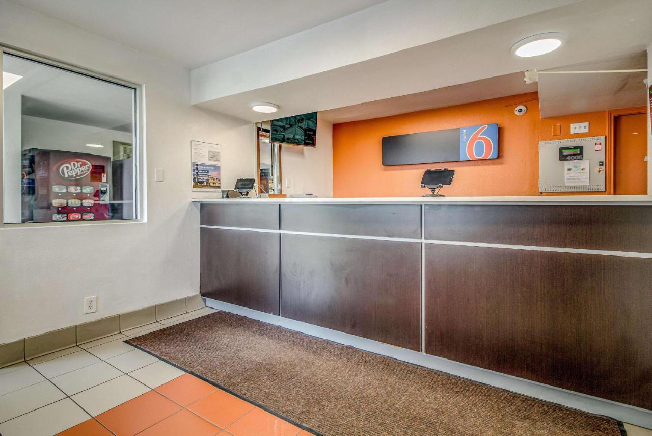 Motel 6-Conroe, TX Buitenkant foto