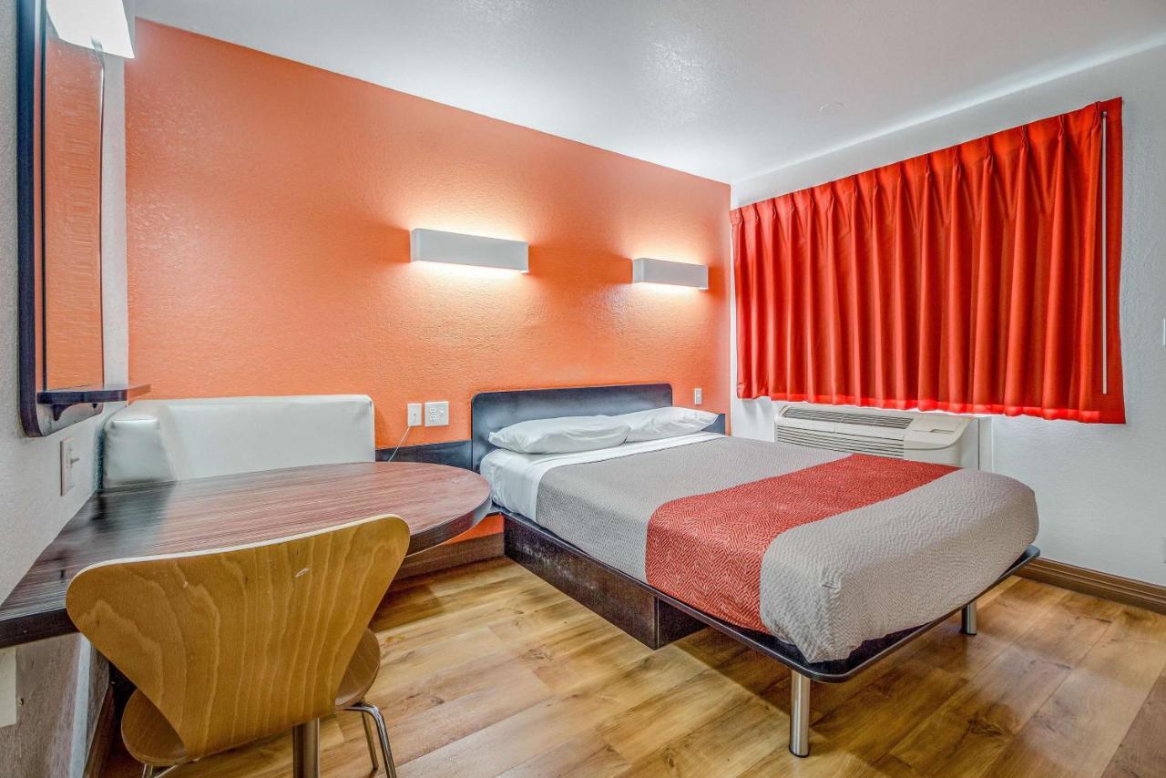 Motel 6-Conroe, TX Buitenkant foto