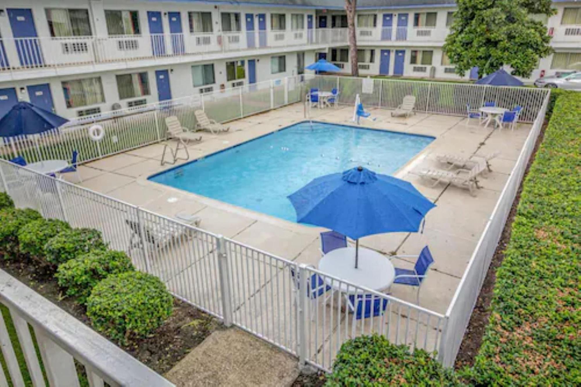 Motel 6-Conroe, TX Buitenkant foto
