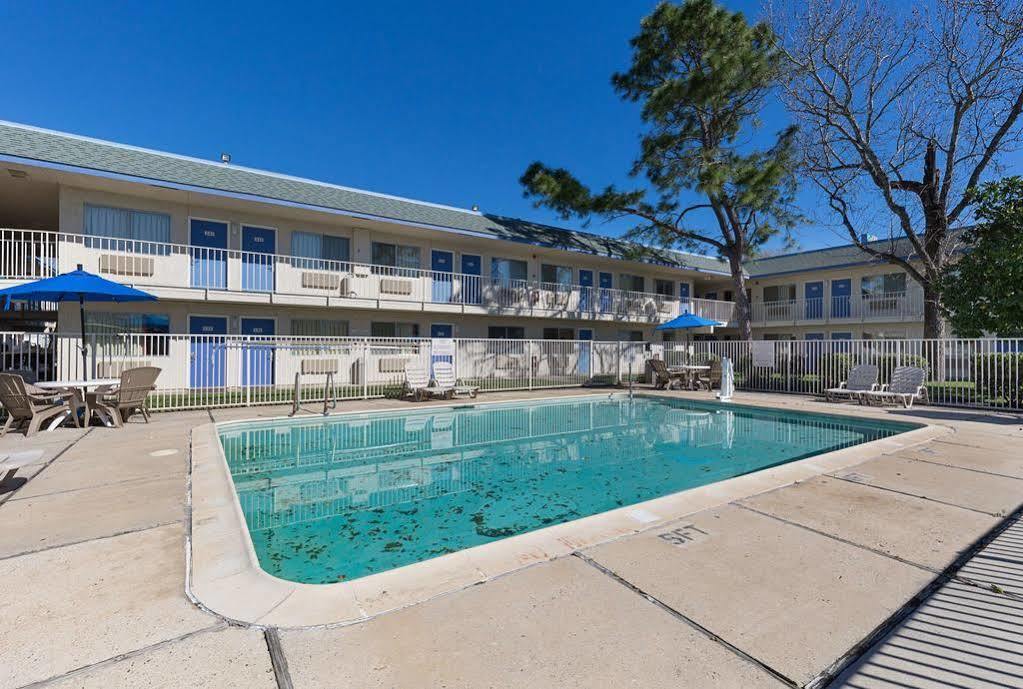 Motel 6-Conroe, TX Buitenkant foto